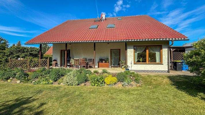 Ansicht vom Grundstück hinten