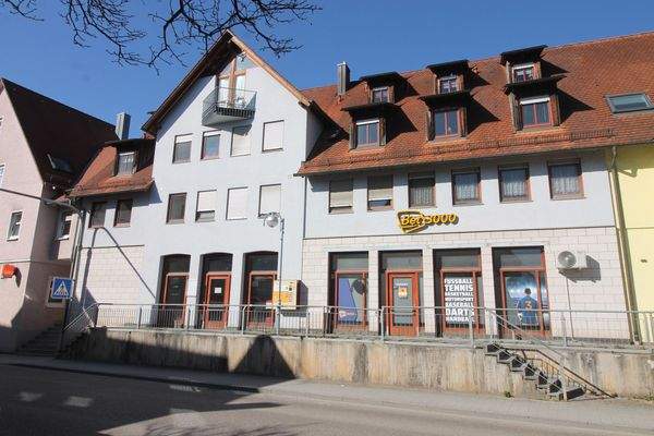 Das Wohnhaus von der Straße aus