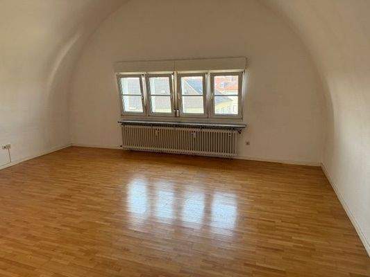 Wohnzimmer Tonnendach Deckenhöhe 3,5 Meter.jpg