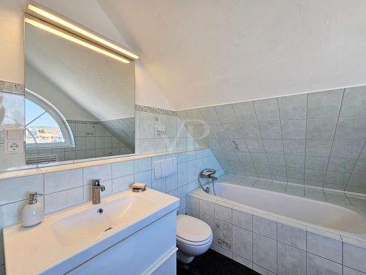 Wannenbad unter dem Dach