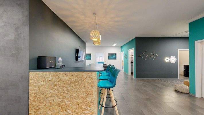 Community-Bereich mit Bar