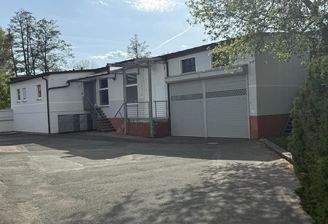 rückwärtiger Bereich mit Hallen