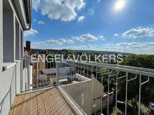 sonniger Balkon mit Steigerwaldblick