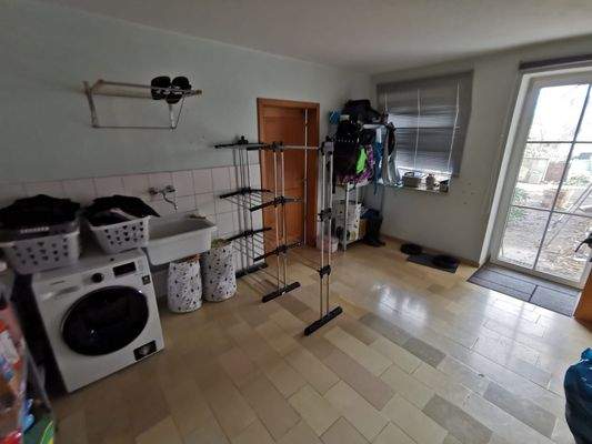 EG-Waschraum mit Terrassenausgang