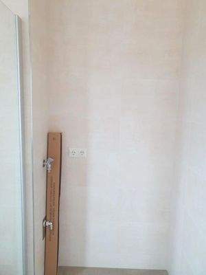 Platz für Waschmaschine und ggf. Trockner obenauf