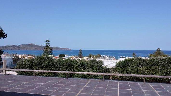 Kreta, Stalos: Luxuriöse Villa mit Meerblick in Strandnähe zu verkaufen