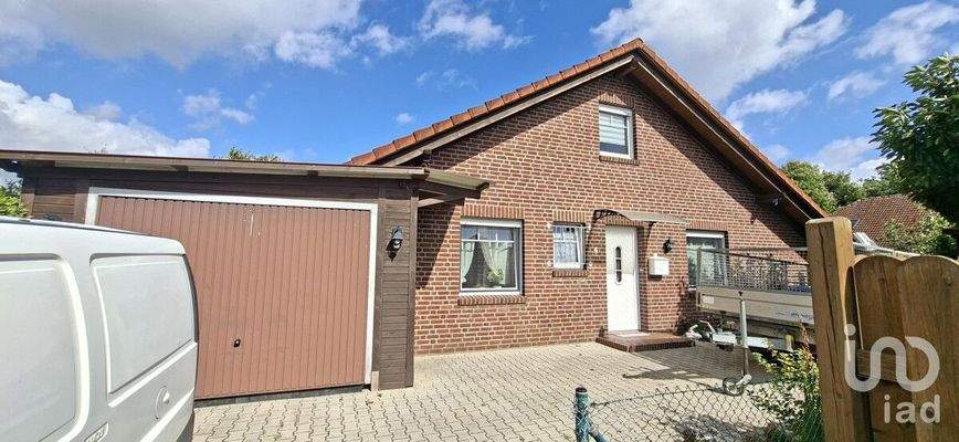 Vorderansicht mit Garage