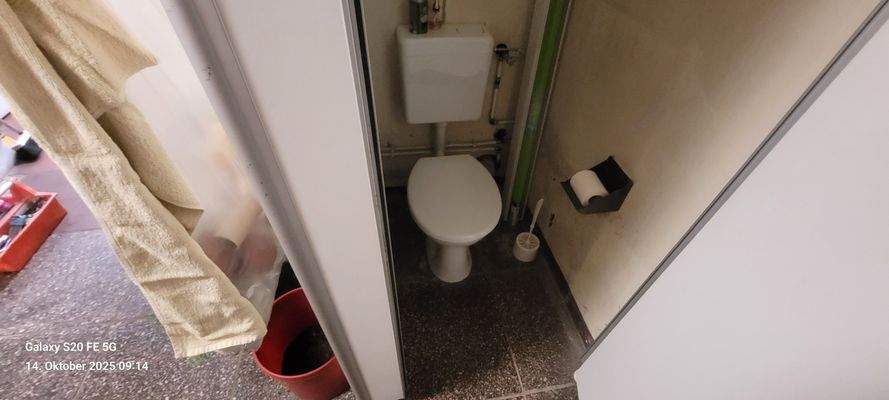 Das WC vom Mehrzweckraum