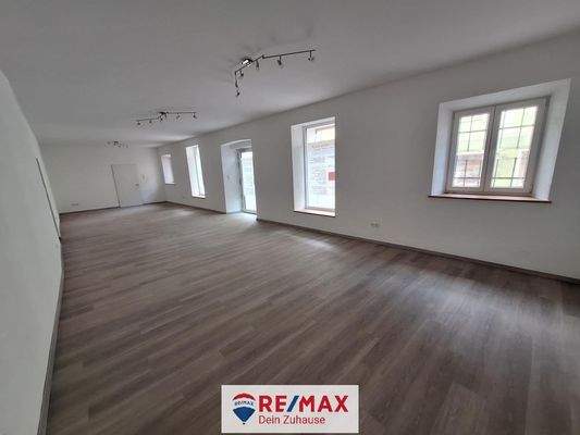 Geschäftsraum-straßenseitig