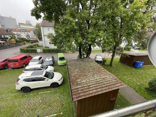 Lagerhütte und Kfz-Stellplätze