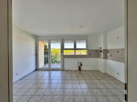 Wohnküche mit Balkonzugang.jpg