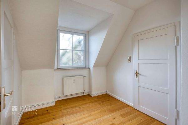 Zimmer 2 leer - (KI generiert)