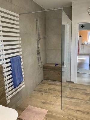 mit Dusche im Bungalow