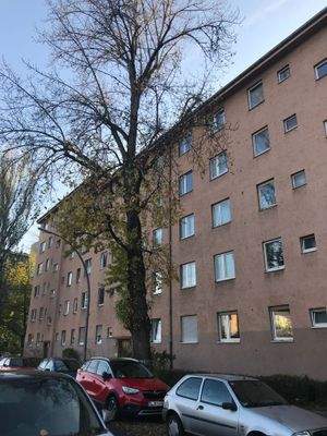 Straßenansicht links