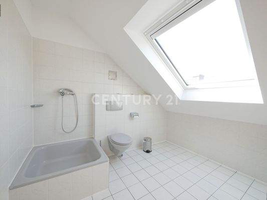 Tageslichtduschbad im Dachgeschoss
