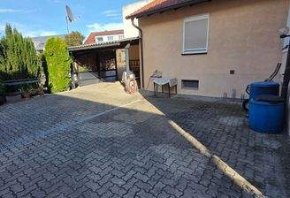 Hof mit anliegendem Garten