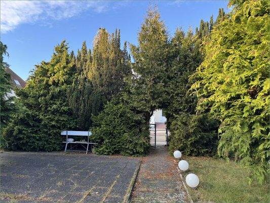 Weg vom Haus zur Hauptstraße