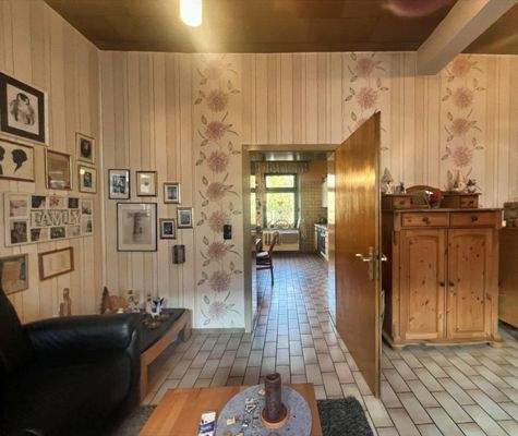 1. OG - WZ mit Blick in Küche