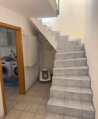 KG_Flur mit Waschkeller