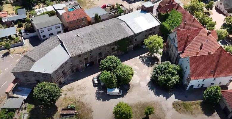 Scheunenanlage und Gutshaus