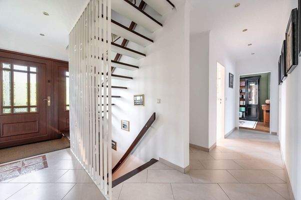 Eingangsdiele mit Sicherheitstür