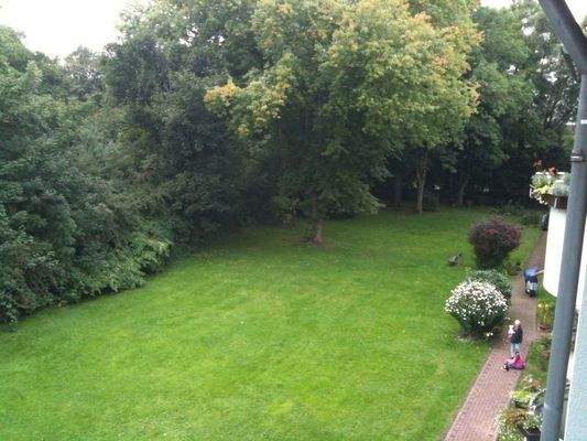 großzügige Grünflächen