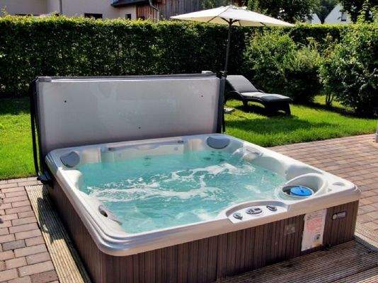 Musterfoto - Tipp! Installation Aussenwhirlpool