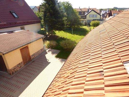 Blick in den Hof und Garten