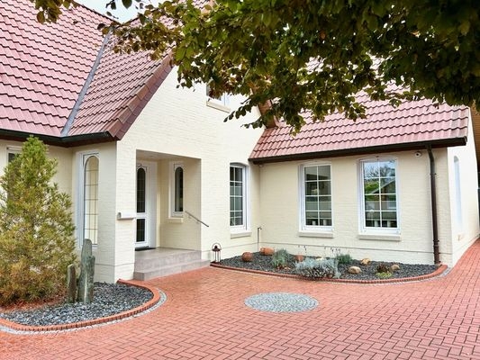 Blick zum Haupteingang