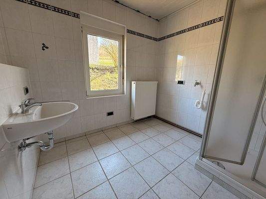 Badezimmer mit Dusche EG 