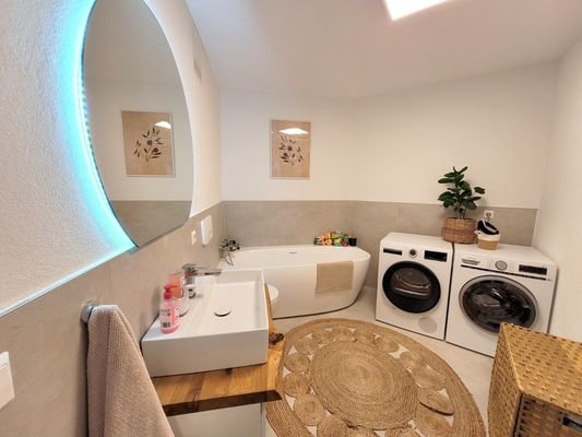 Badezimmer mit Wanne