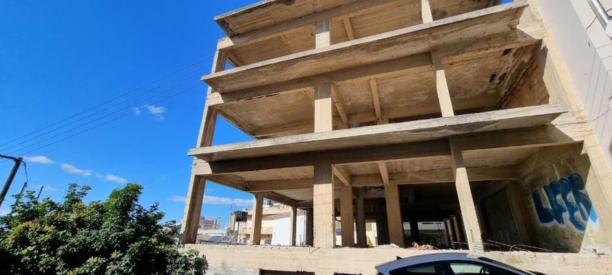 Kreta, Heraklion: Rohbau auf 4 Ebenen in Agios Ioannis zu verkaufen