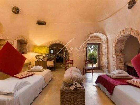 Trulli aus dem 17. Jahrhundert mit Pool