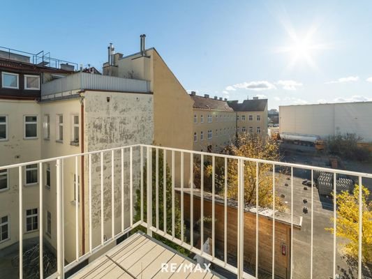Ausblick vom Balkon innenhofseitig