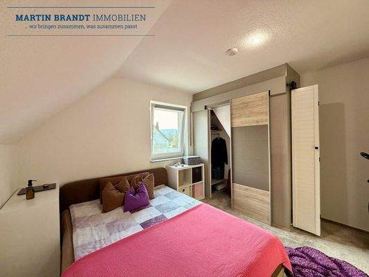 Schlafzimmer mit Mini Ankleide