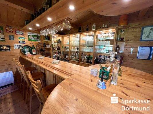 Bar in der Gartenhütte