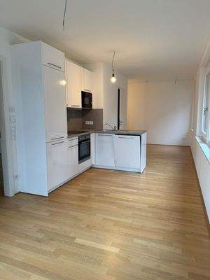 Wohnzimmer mit offener Küche 