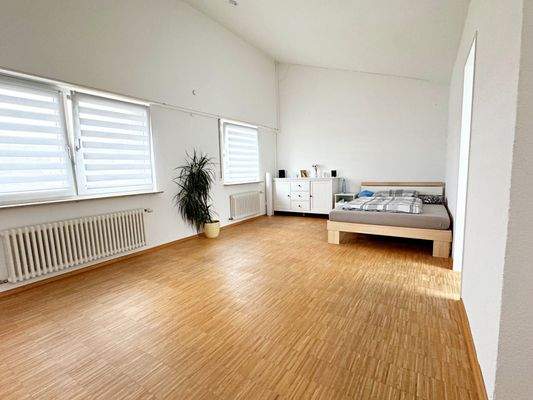 Großes Schlafzimmer