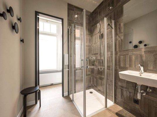 Sanitärbereich mit Dusche in Kaisergalerie Offices