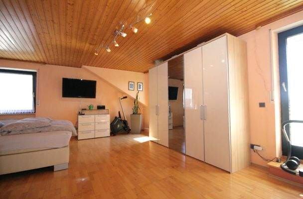 Schlafzimmer mit großer Dachterrasse (Bild 02)