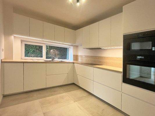Voll ausgestattete Einbauküche
