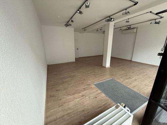 ganzes Ladenlokal im Leerstand