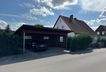 Hausansicht mit Carport