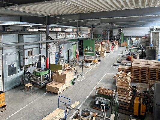 Produktions- und Lagerhalle