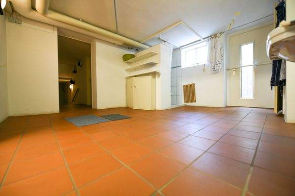 KG - Kellerraum mit Dusche und WC