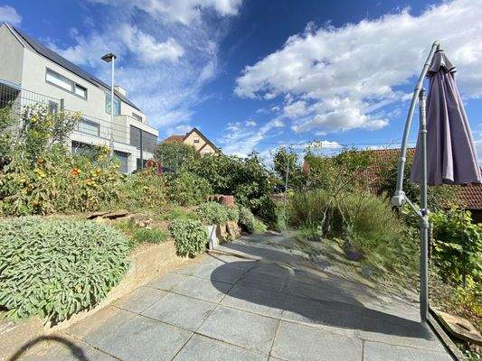 Freisitz vor Gartenhaus