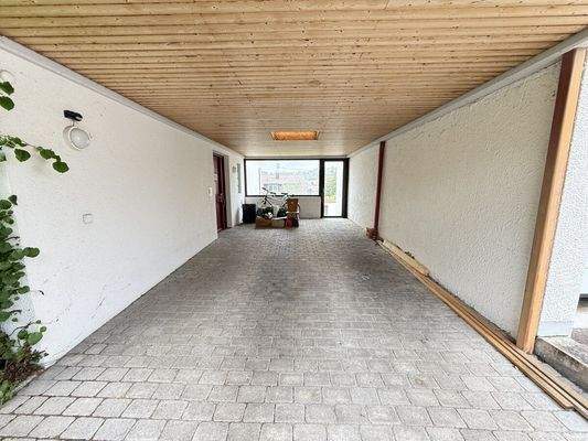 überdachter Stellplatz