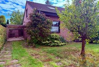 Strassenansicht mit Carport