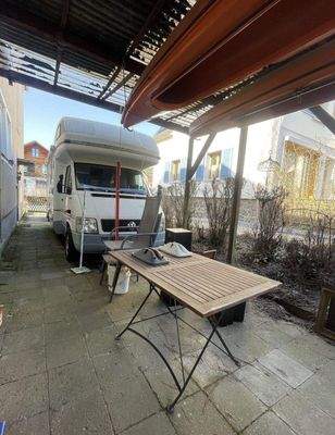 Insgesamt 6 Stellplätze 