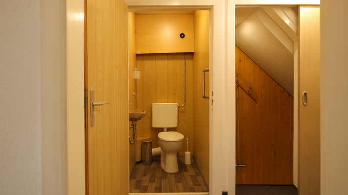 Wohnung 1: Badezimmer